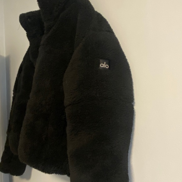 ALO Sherpa Snow Angel Puffer - Picture 5 of 6